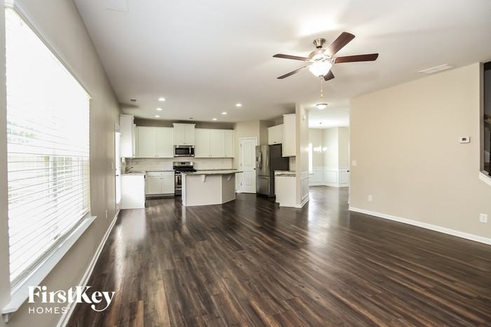 240 Jefferson Ave - Photo 3 of 7