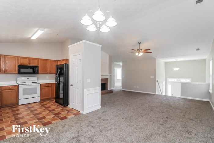 1543 Evanston Ct - Photo 2 of 8