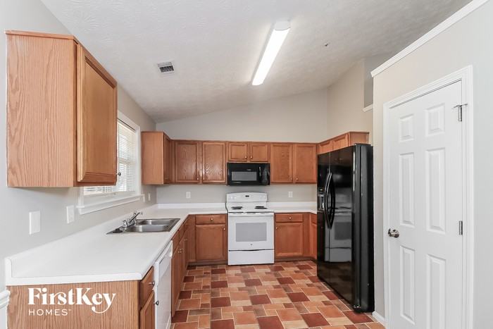 1543 Evanston Ct - Photo 3 of 8