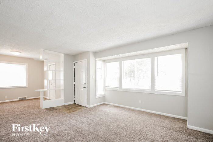 3517 N Layman Ave - Photo 2 of 12