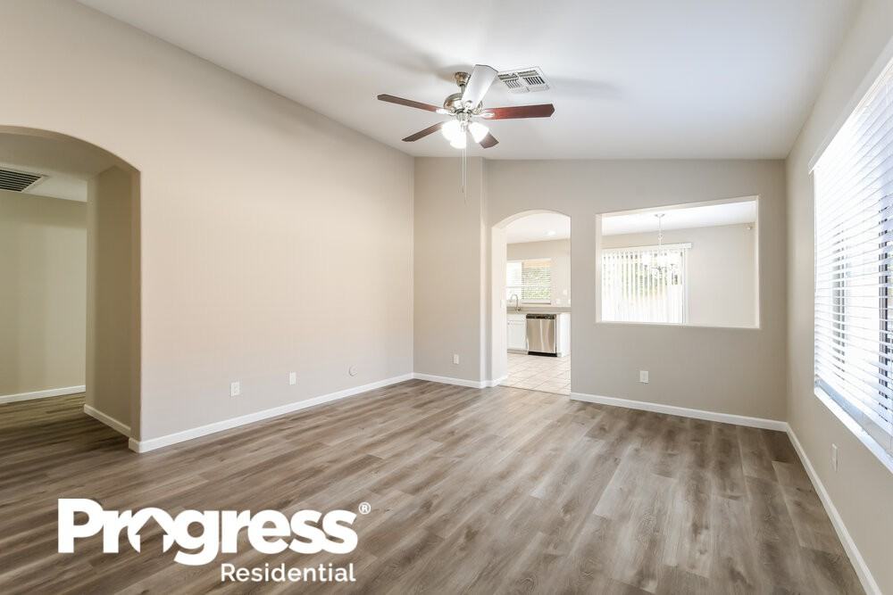 9335 W Deanna Dr - Photo 3 of 21