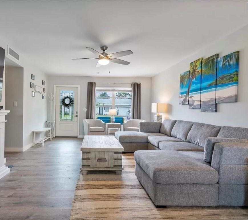 3341 Nw 67th St - Photo 3 of 14