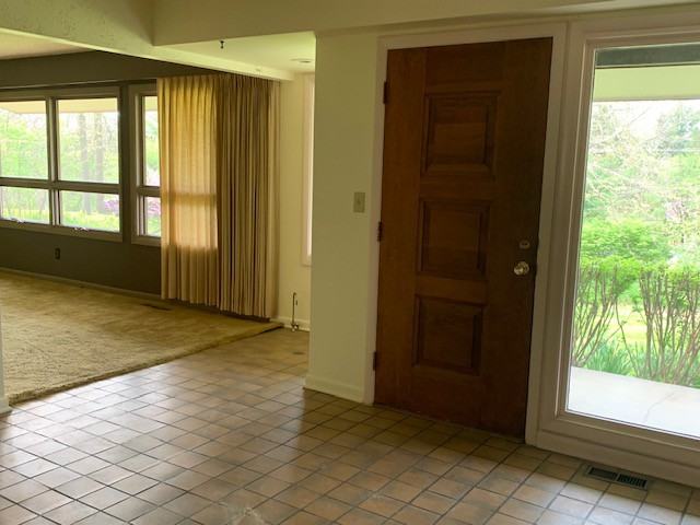 3270 N Maple Rd - Photo 3 of 13