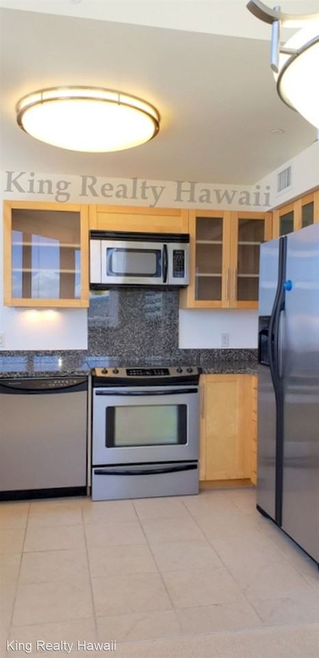 *Luxury Living at a reasonable price! 1 br / 1 bath w/VIEWS & Amenities - Photo 3 of 14