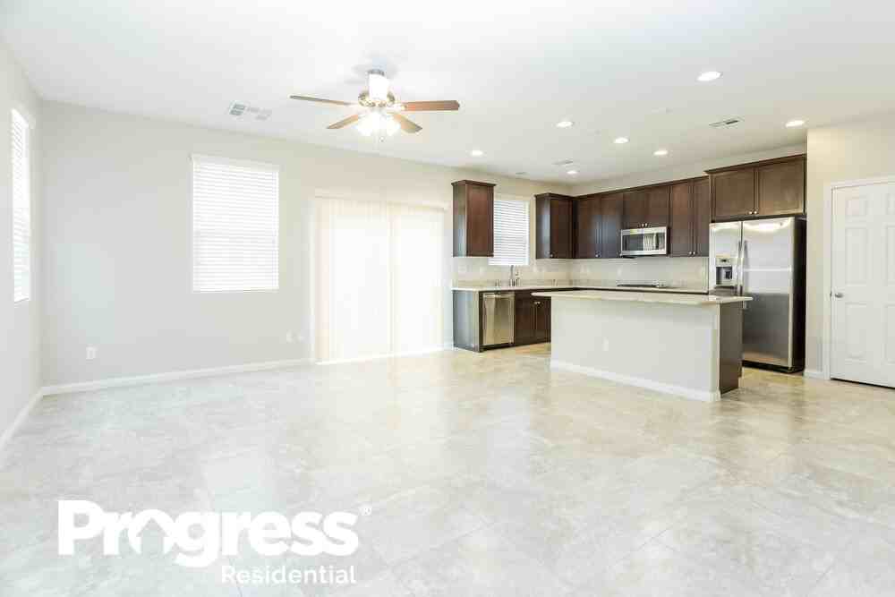 5661 Primrose Peak Ct - Photo 2 of 16