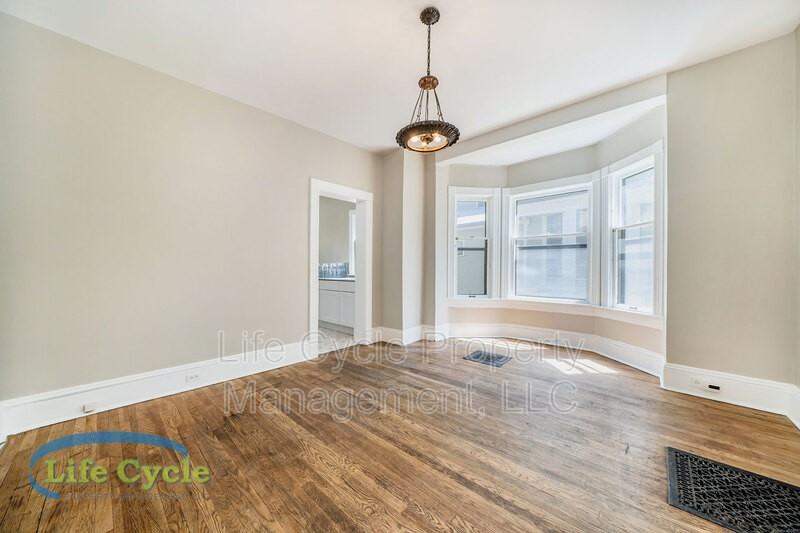 921 Fairmount St Se - Photo 2 of 11