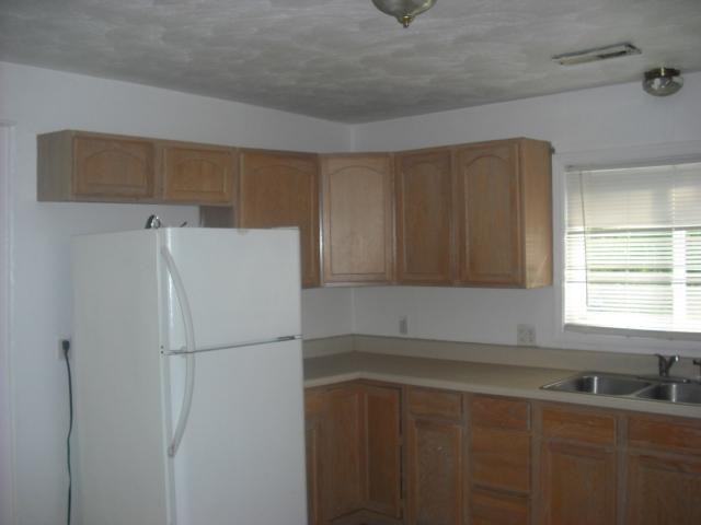 327 Locust Avenue - Photo 3 of 6