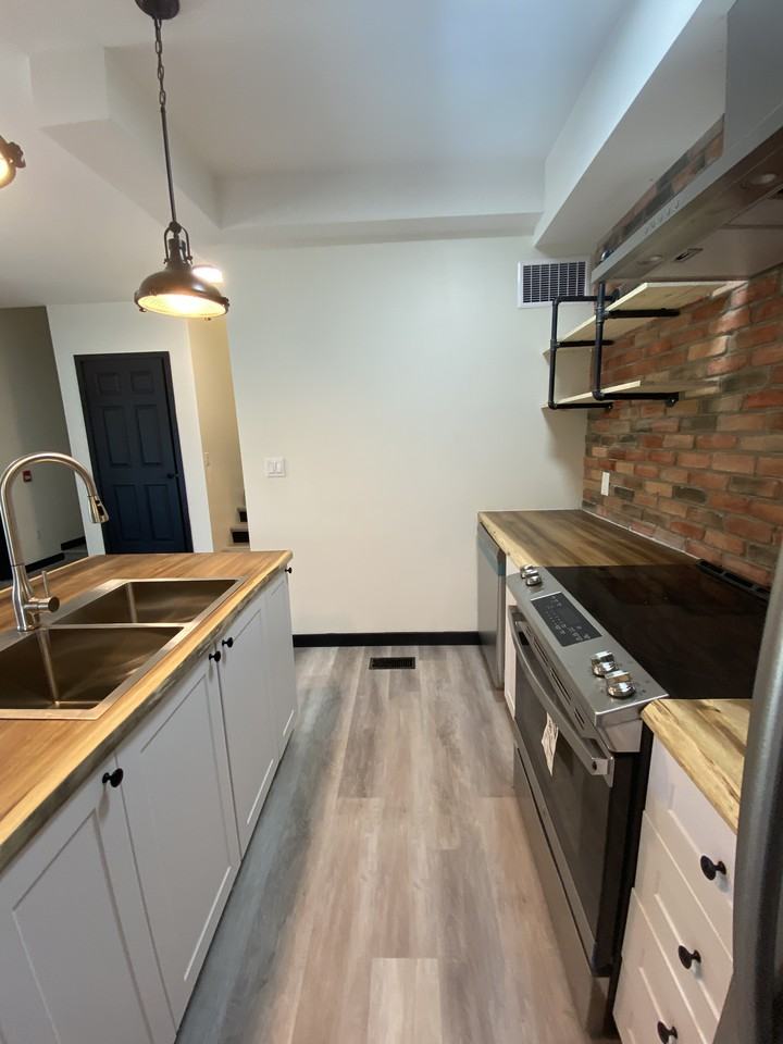 124 James Street S - Photo 2 of 20