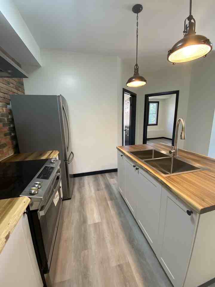 124 James Street S - Photo 3 of 20