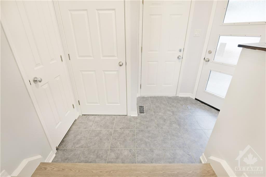 546 Aberfoyle Circle - Photo 3 of 27