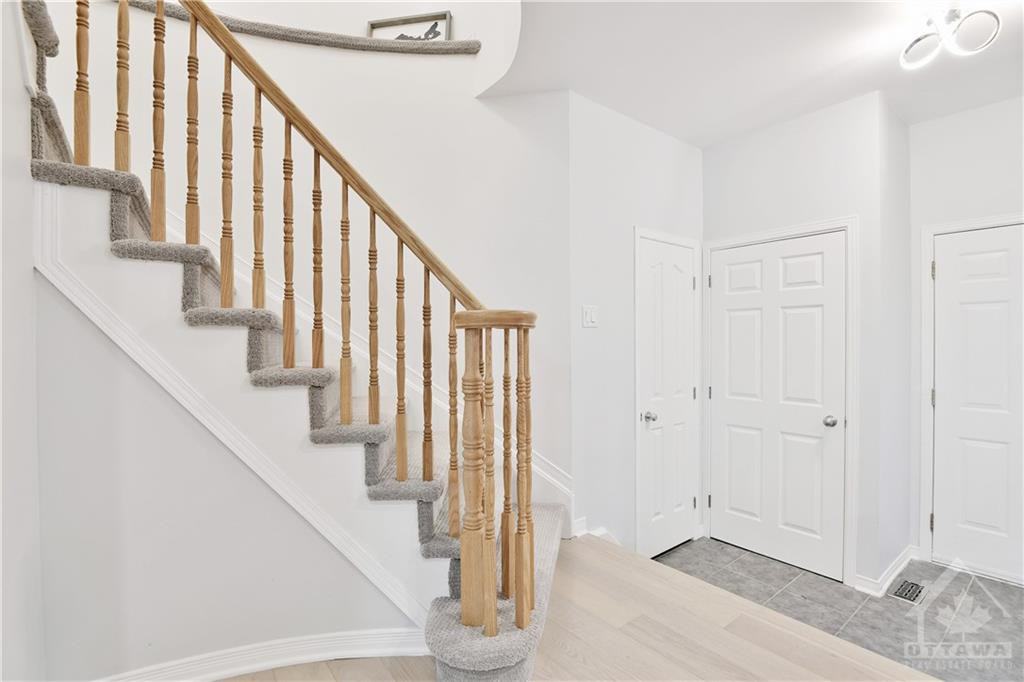 546 Aberfoyle Circle - Photo 2 of 27