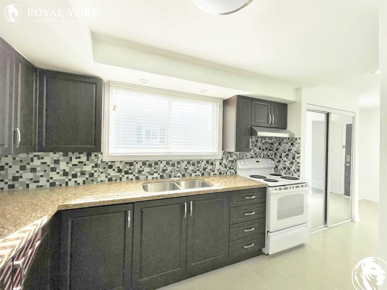 341 Miami Dr #1 - Photo 3 of 35