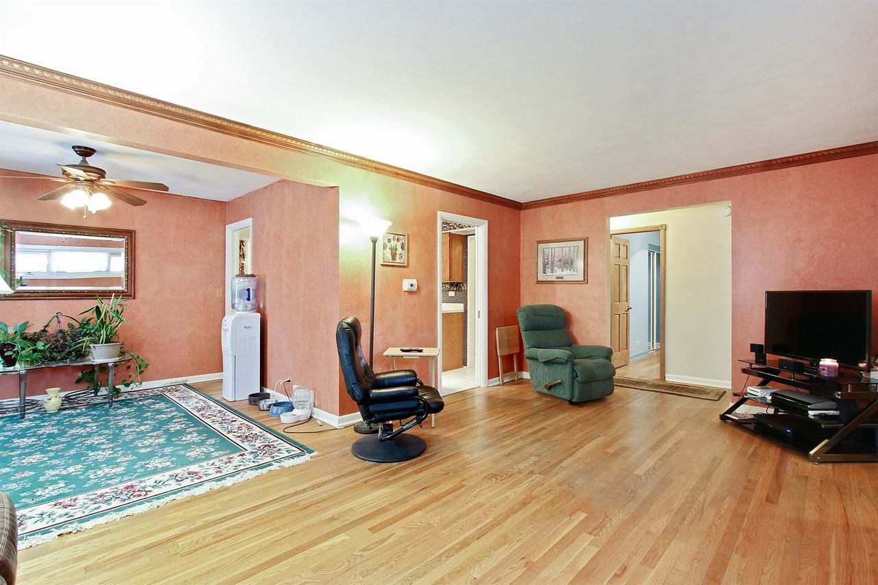 10841 Claridge St - Photo 2 of 15