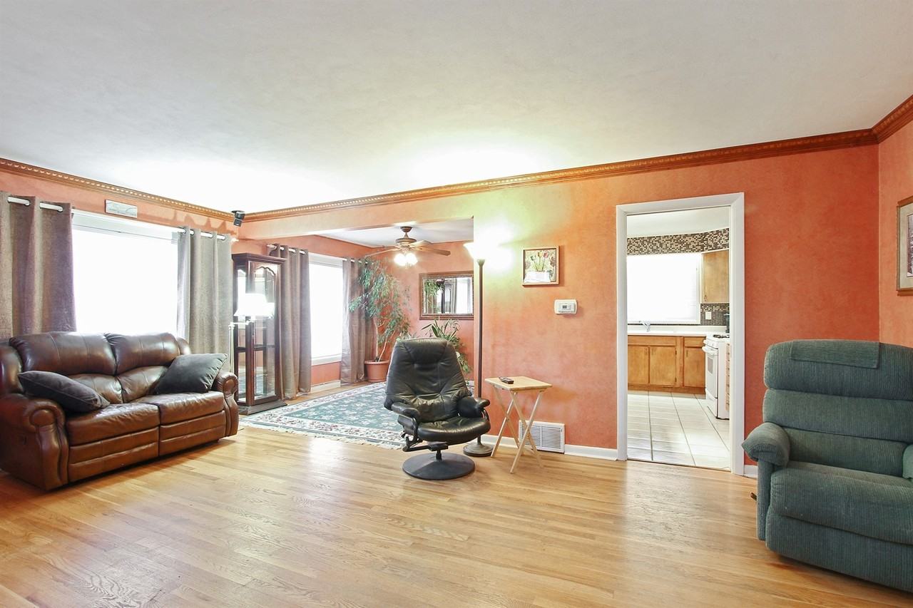 10841 Claridge St - Photo 3 of 15