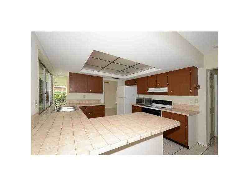 6931 NW 84th St - Photo 3 of 13