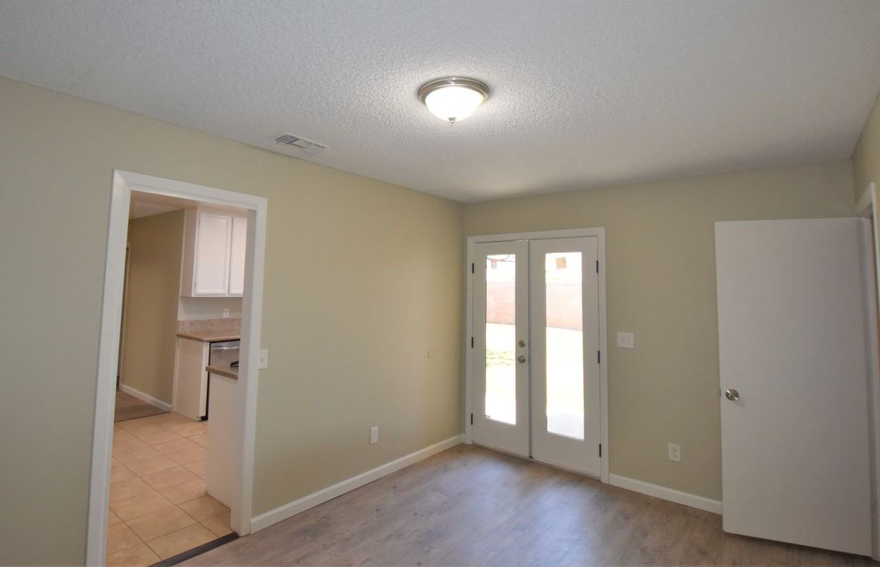 5495 N E St - Photo 3 of 14