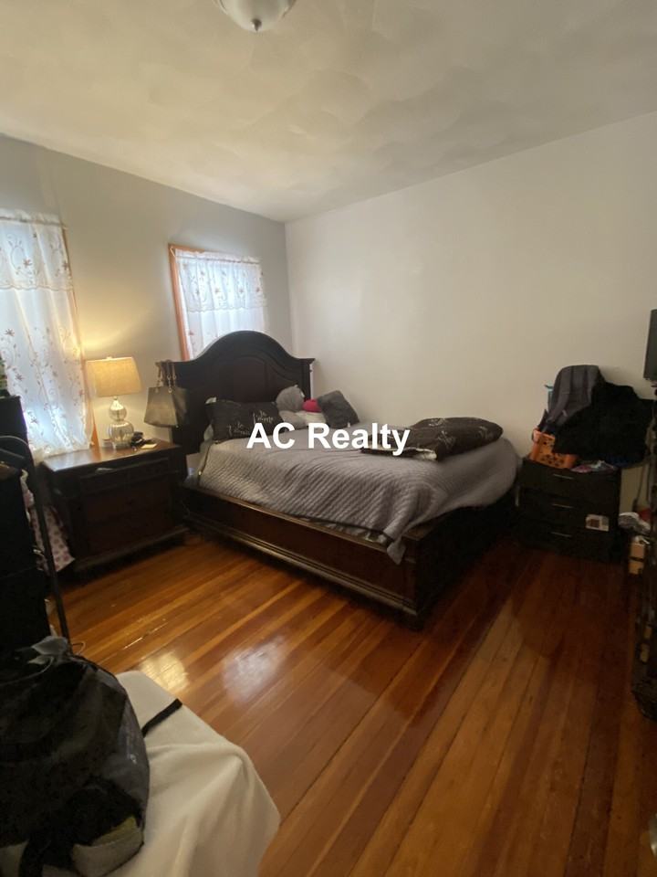 9 Starbird St #1 - Photo 4 of 7