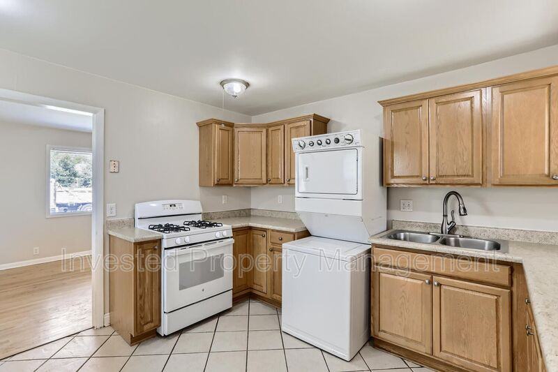 760 Kenton St - Photo 5 of 11