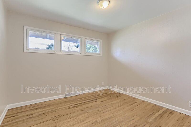 760 Kenton St - Photo 7 of 11