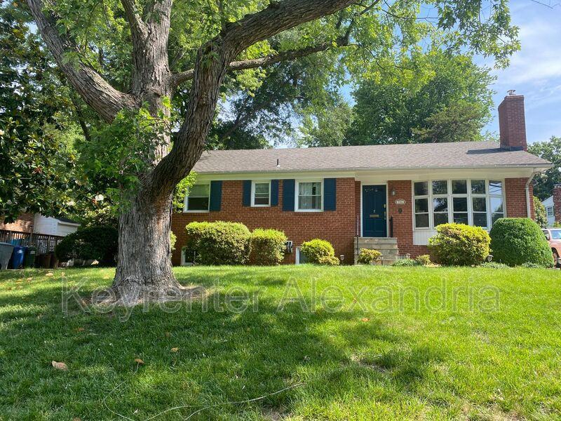 906 Neal Dr - Photo 2 of 50