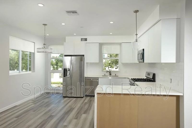 1408 Eagle Vista Dr #1408 - Photo 2 of 24