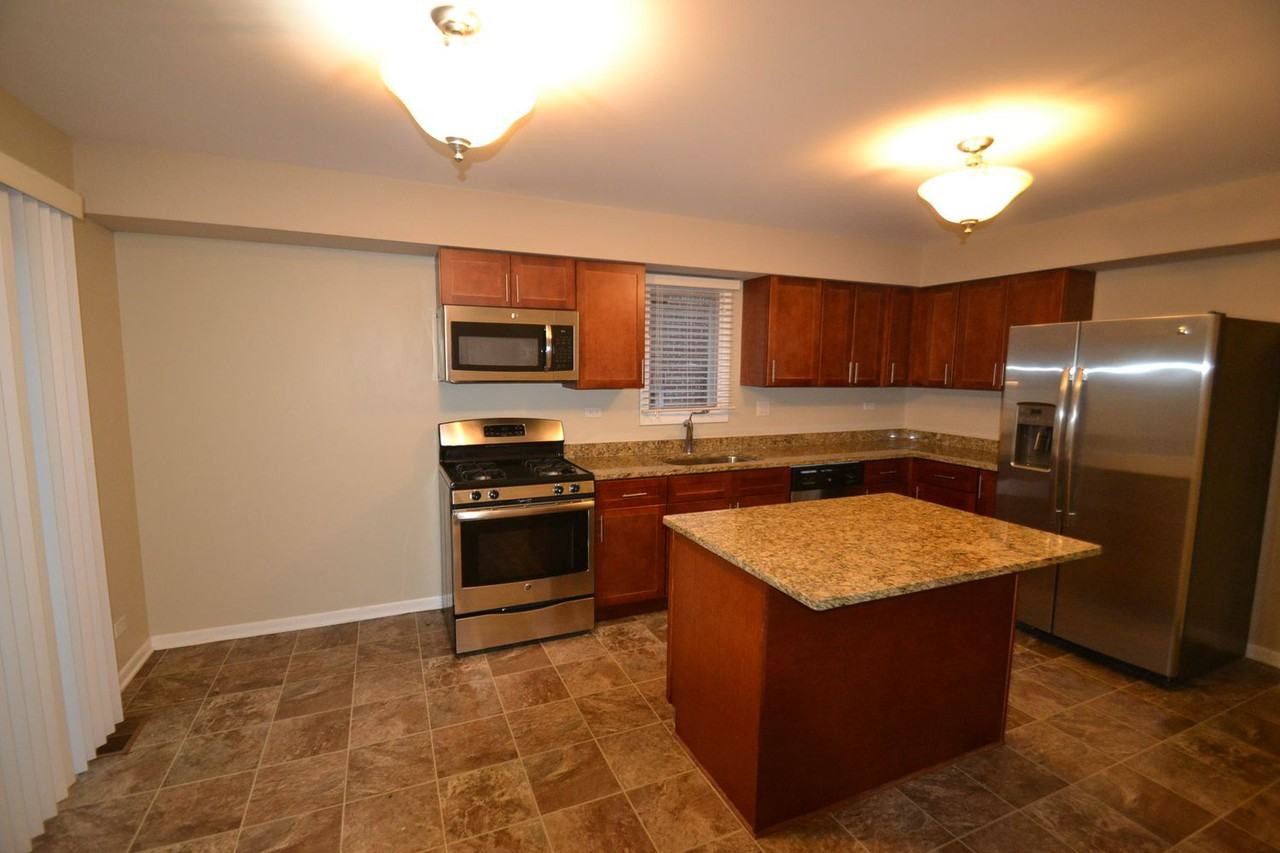 660 Western Ave - Photo 3 of 10