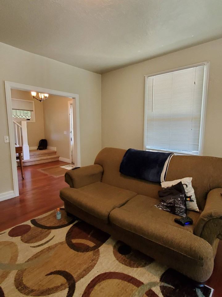 1431 11th St #A - Photo 3 of 13