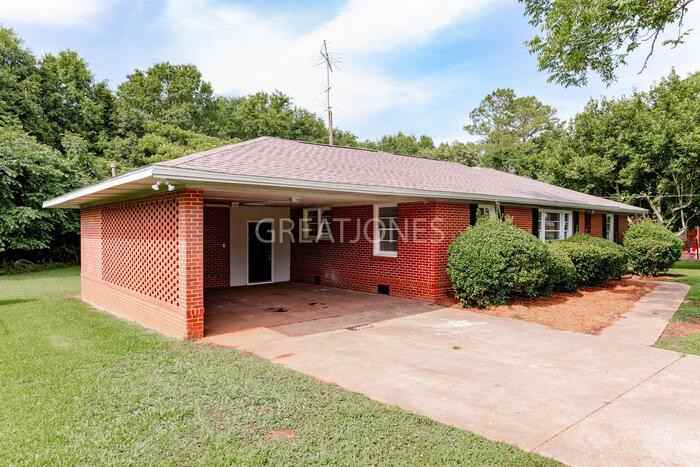 121 N Page St - Photo 3 of 30