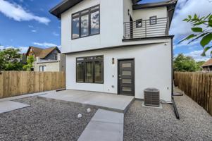 featured image of 942 Lipan St