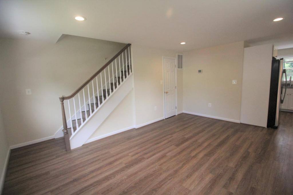 10717 Maple St - Photo 4 of 28