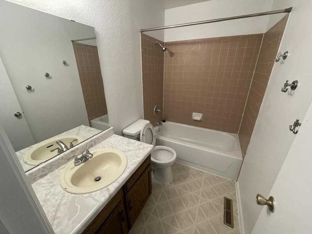 2151 E Bridge St - Photo 5 of 7