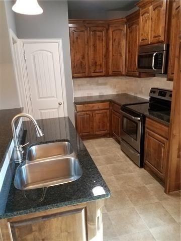 640 Kimbrough St - Photo 4 of 9