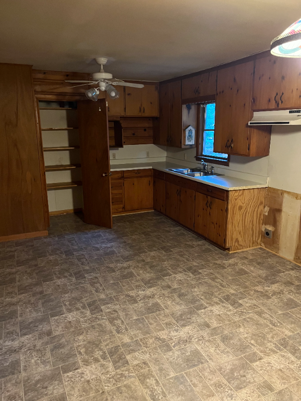 810 Walnut St - Photo 3 of 8