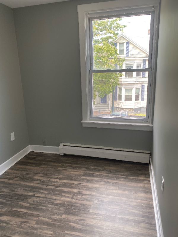 360 Cumberland Ave #1 - Photo 5 of 6