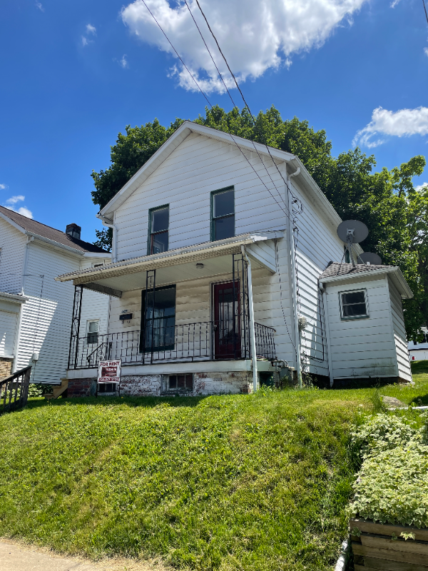 405 Division Ave - Photo 2 of 41