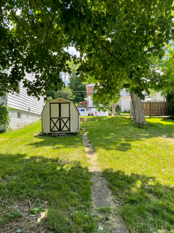 405 Division Ave - Photo 3 of 41