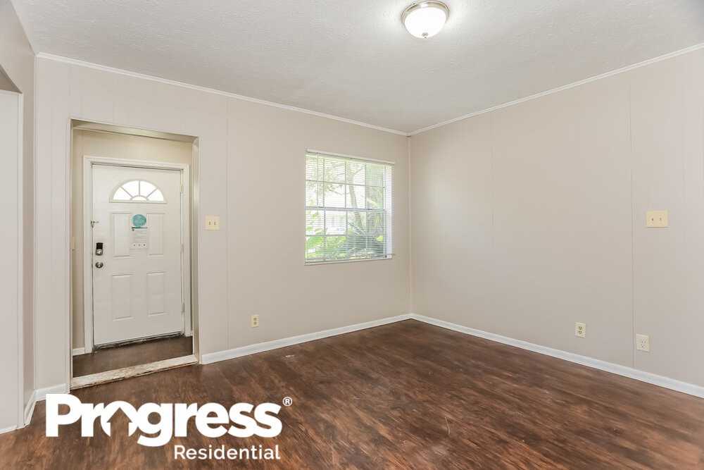 3119 W 19th St - Photo 3 of 7