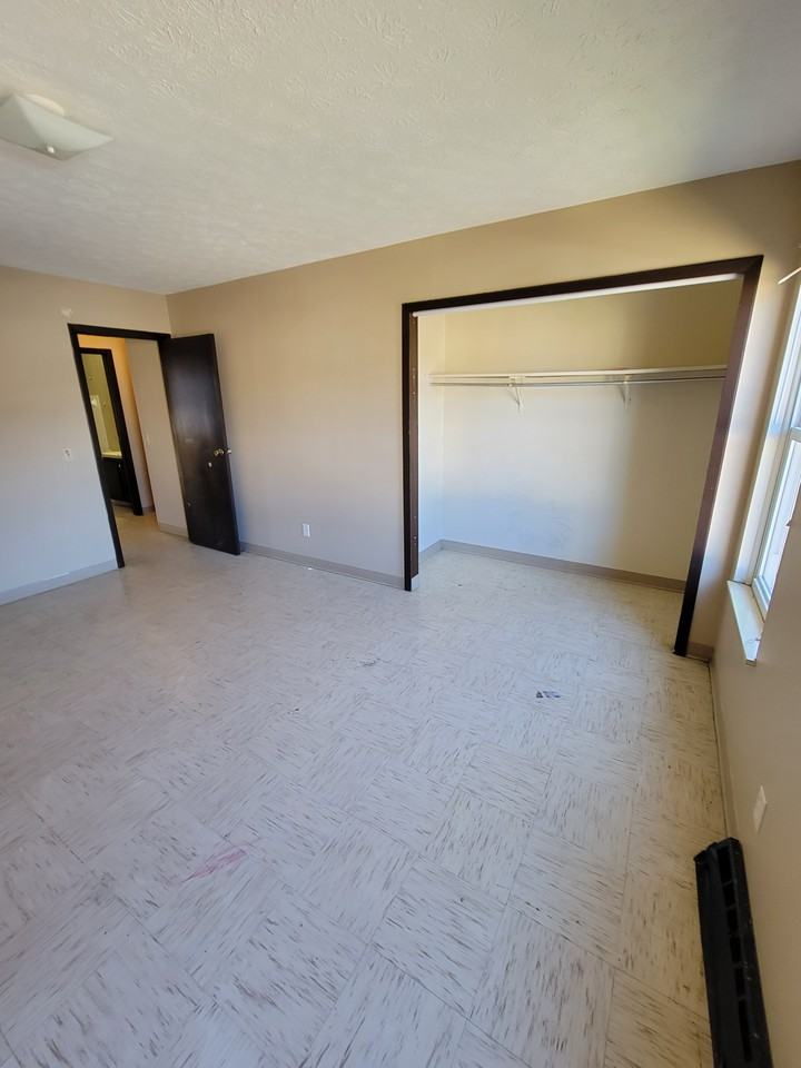 1606 10th St Ne - Photo 2 of 10