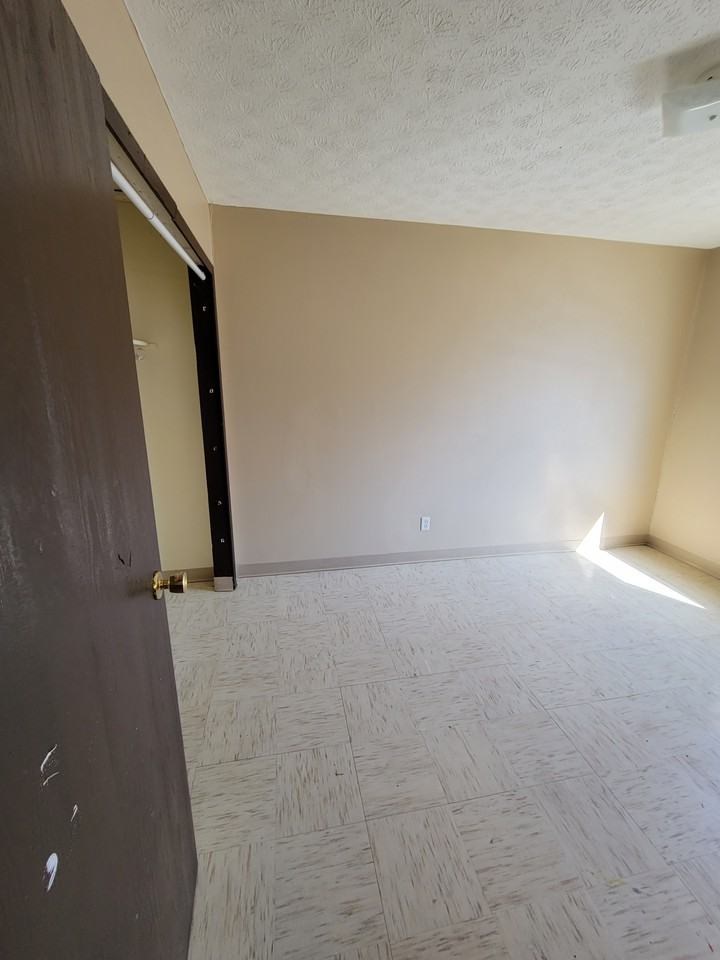 1606 10th St Ne - Photo 3 of 10