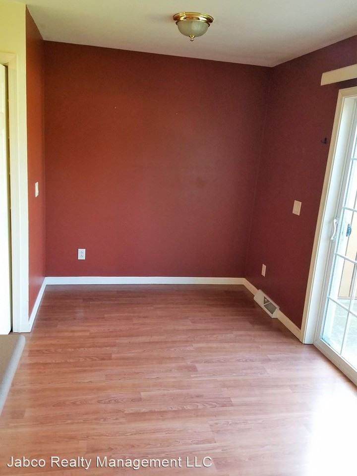 309 Chadham Ct - Photo 2 of 9