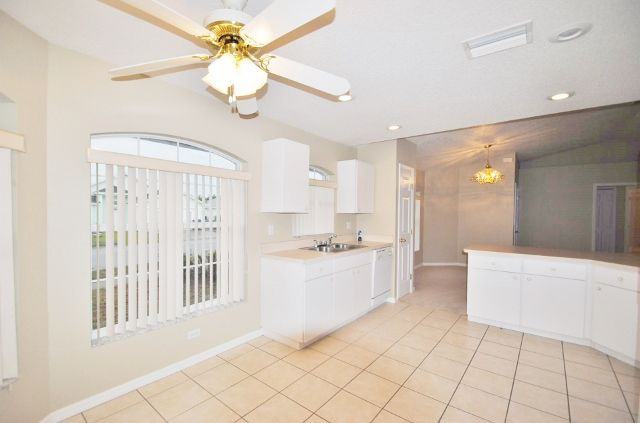 213 Golf Aire Blvd - Photo 2 of 6