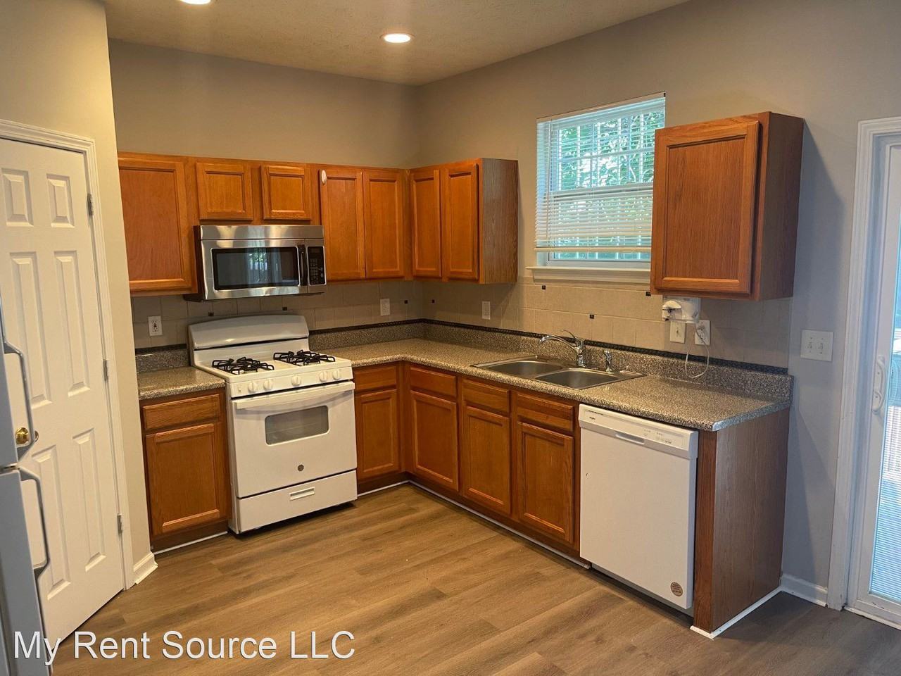 4014 Carisbrook Dr - Photo 3 of 19