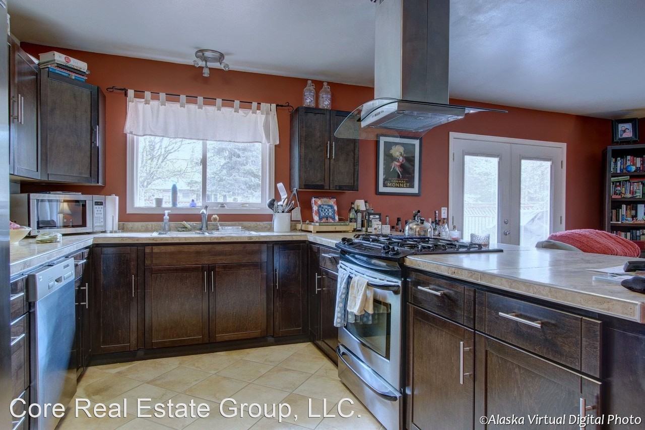 2515 Susitna Dr - Photo 3 of 16