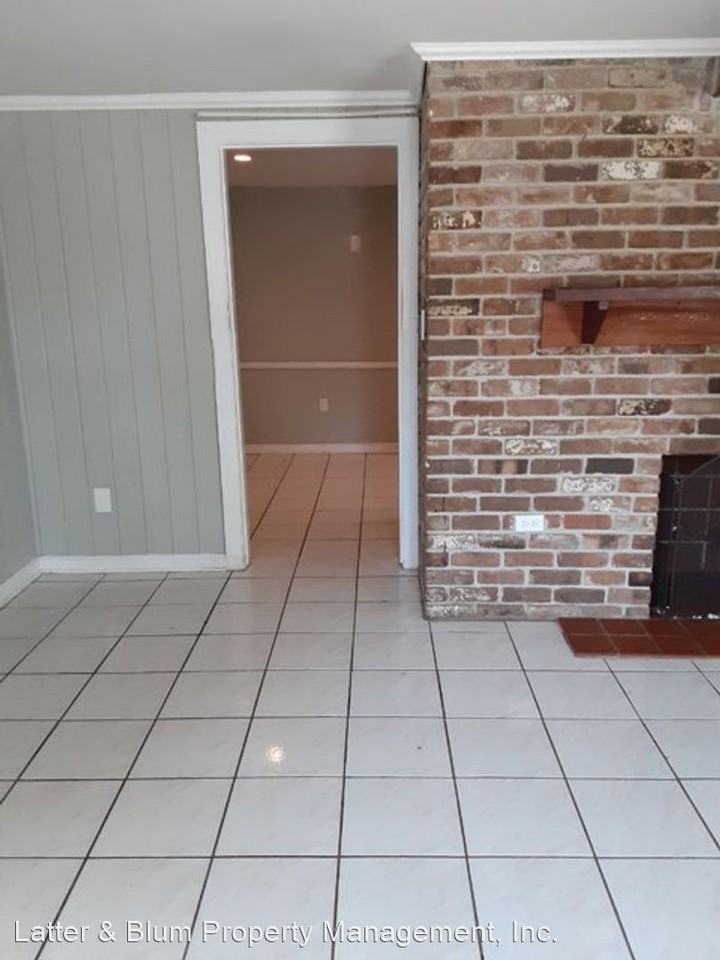 4610 Bradley Drive - Photo 3 of 11