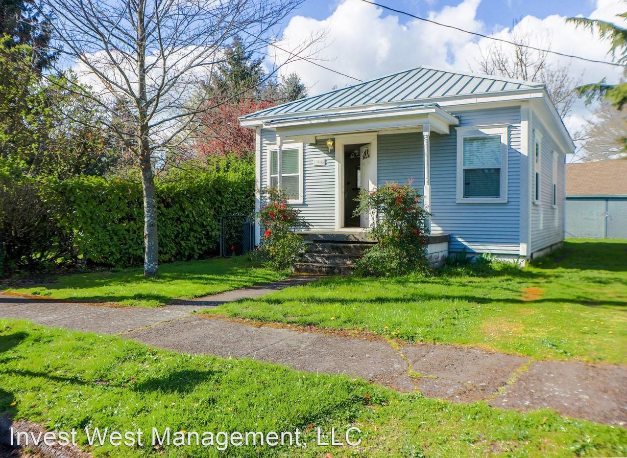 1904 E 9th St - Photo 2 of 15