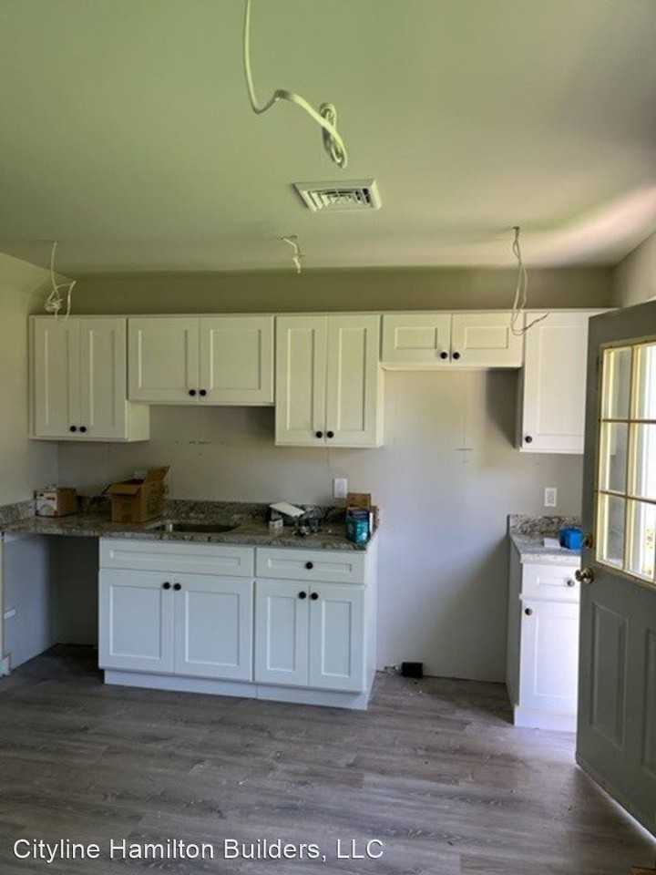 2835 Diamond Ave - Photo 3 of 10