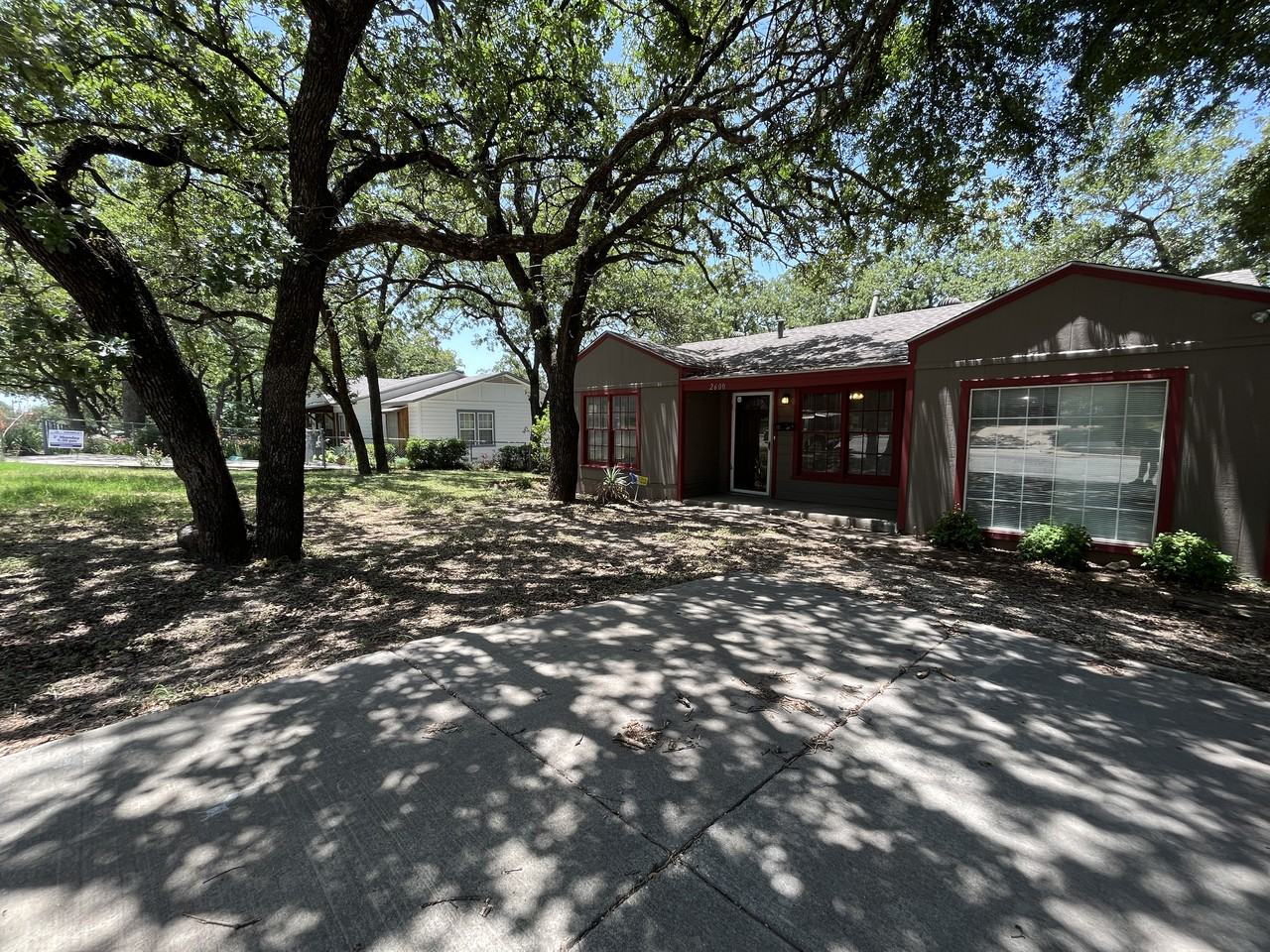 2600 Stark St - Photo 2 of 16