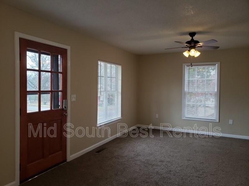 2503 S Pine St - Photo 2 of 7