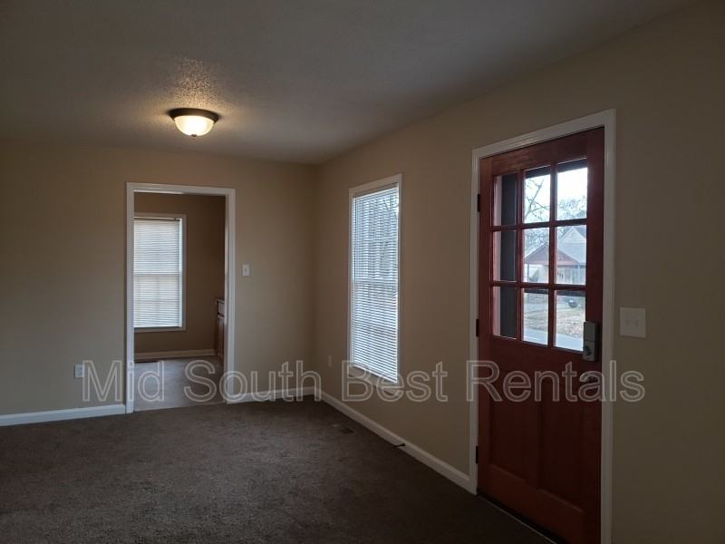 2503 S Pine St - Photo 6 of 7