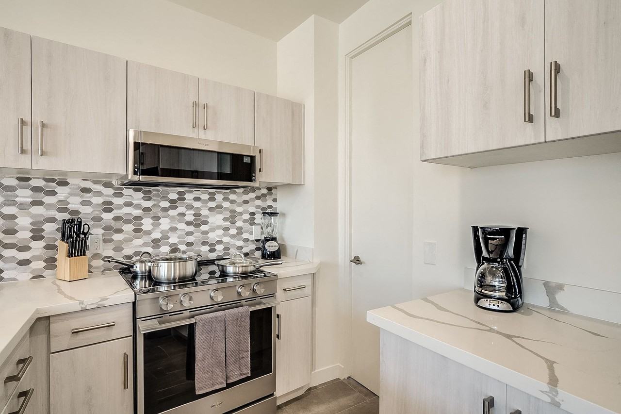 Eclipse Luxury Apts - Photo 4 of 21